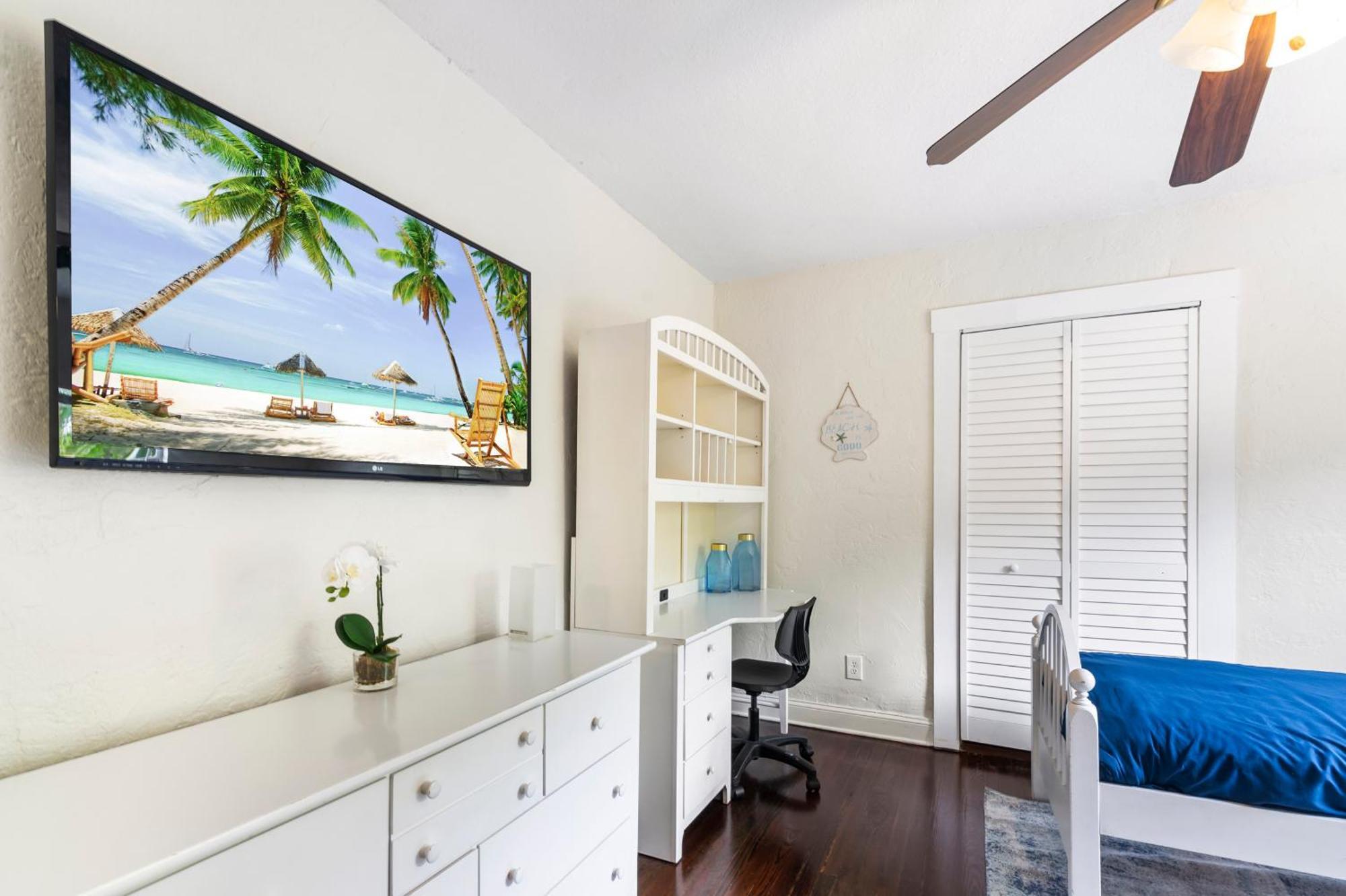 Chic Downtown Vacation Home And Guest Home West Palm Beach Bagian luar foto