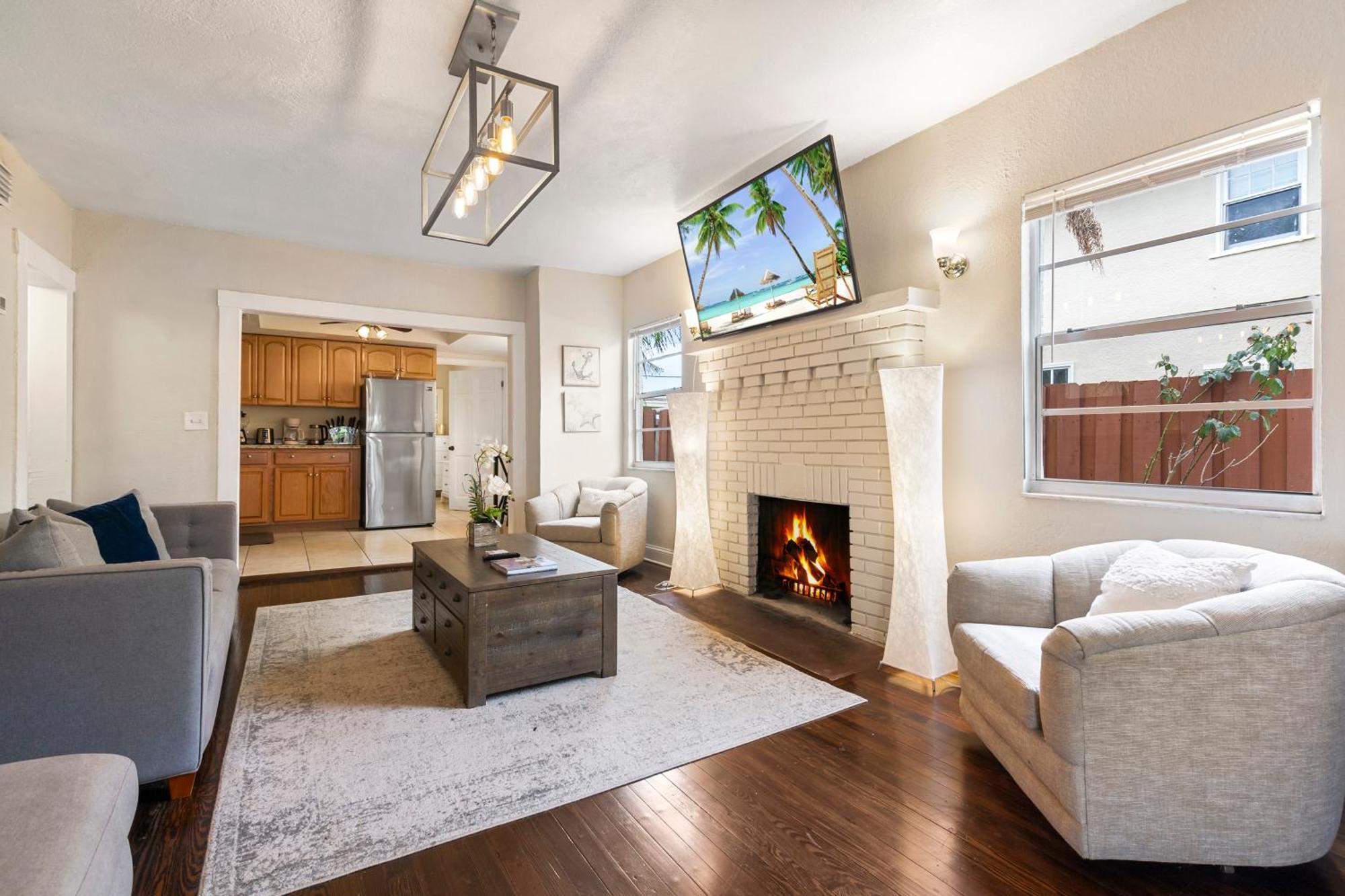 Chic Downtown Vacation Home And Guest Home West Palm Beach Bagian luar foto