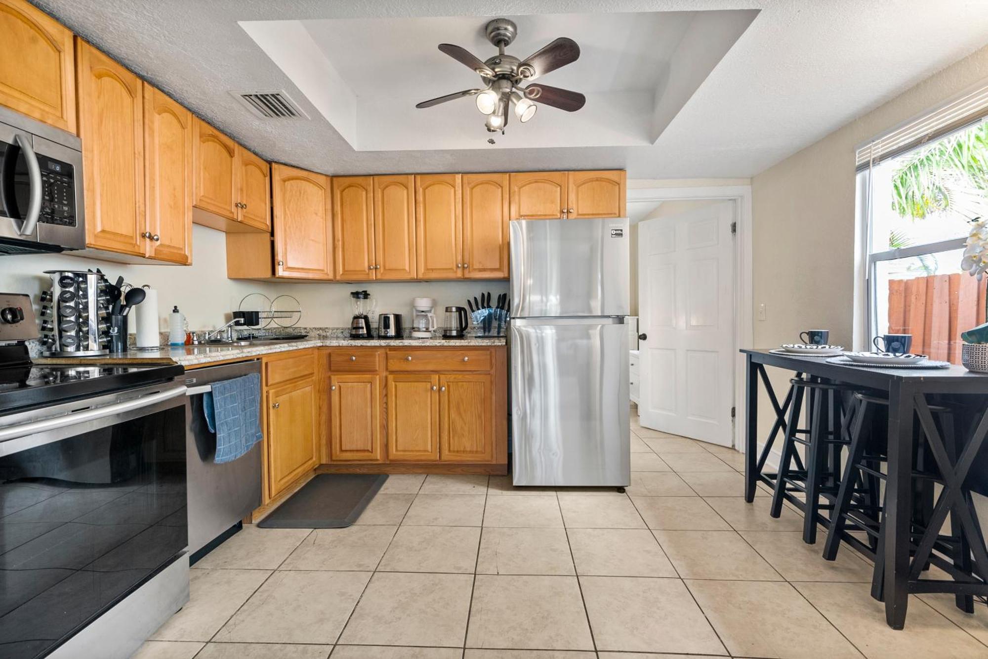 Chic Downtown Vacation Home And Guest Home West Palm Beach Bagian luar foto