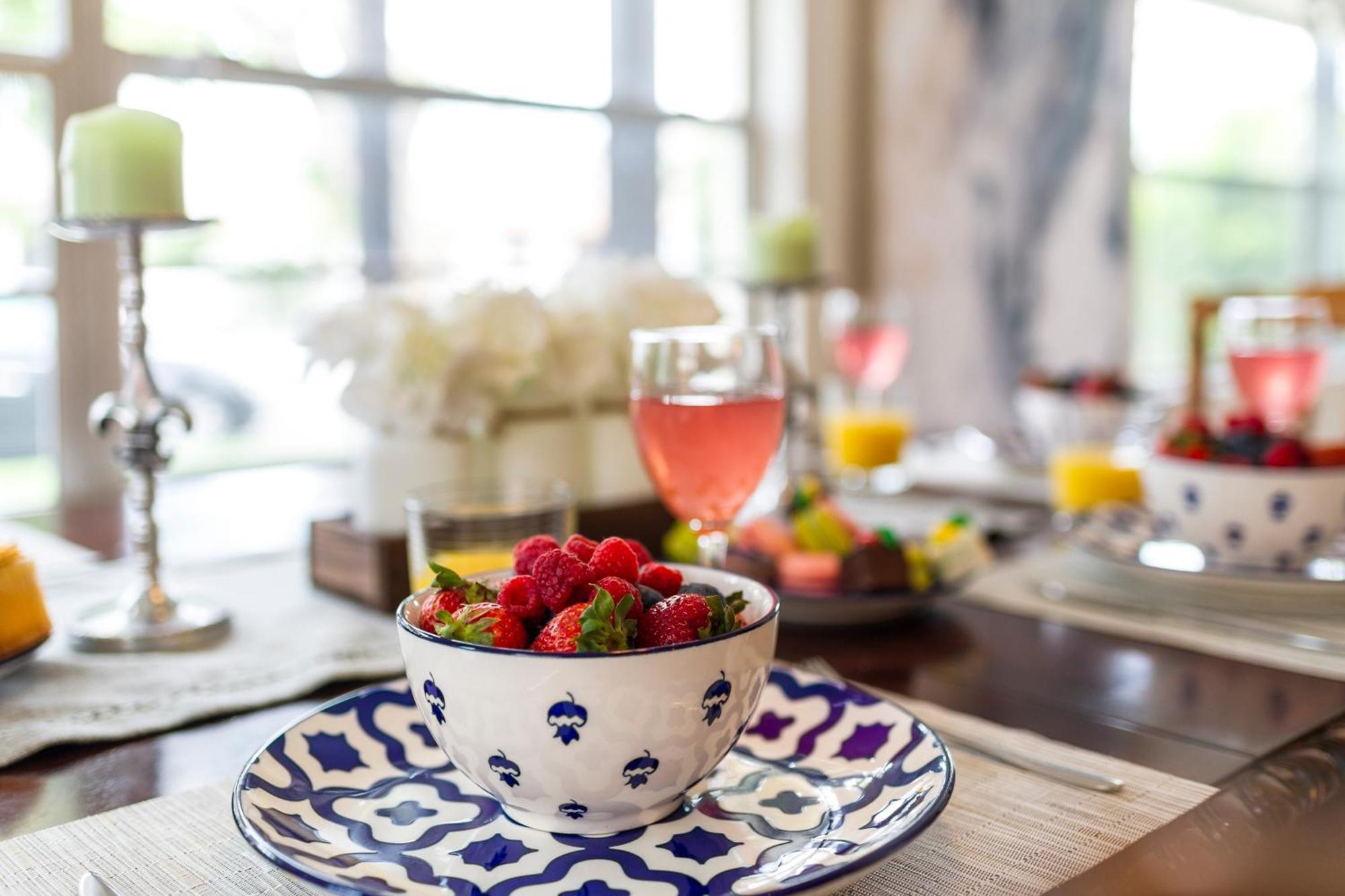 Chic Downtown Vacation Home And Guest Home West Palm Beach Bagian luar foto