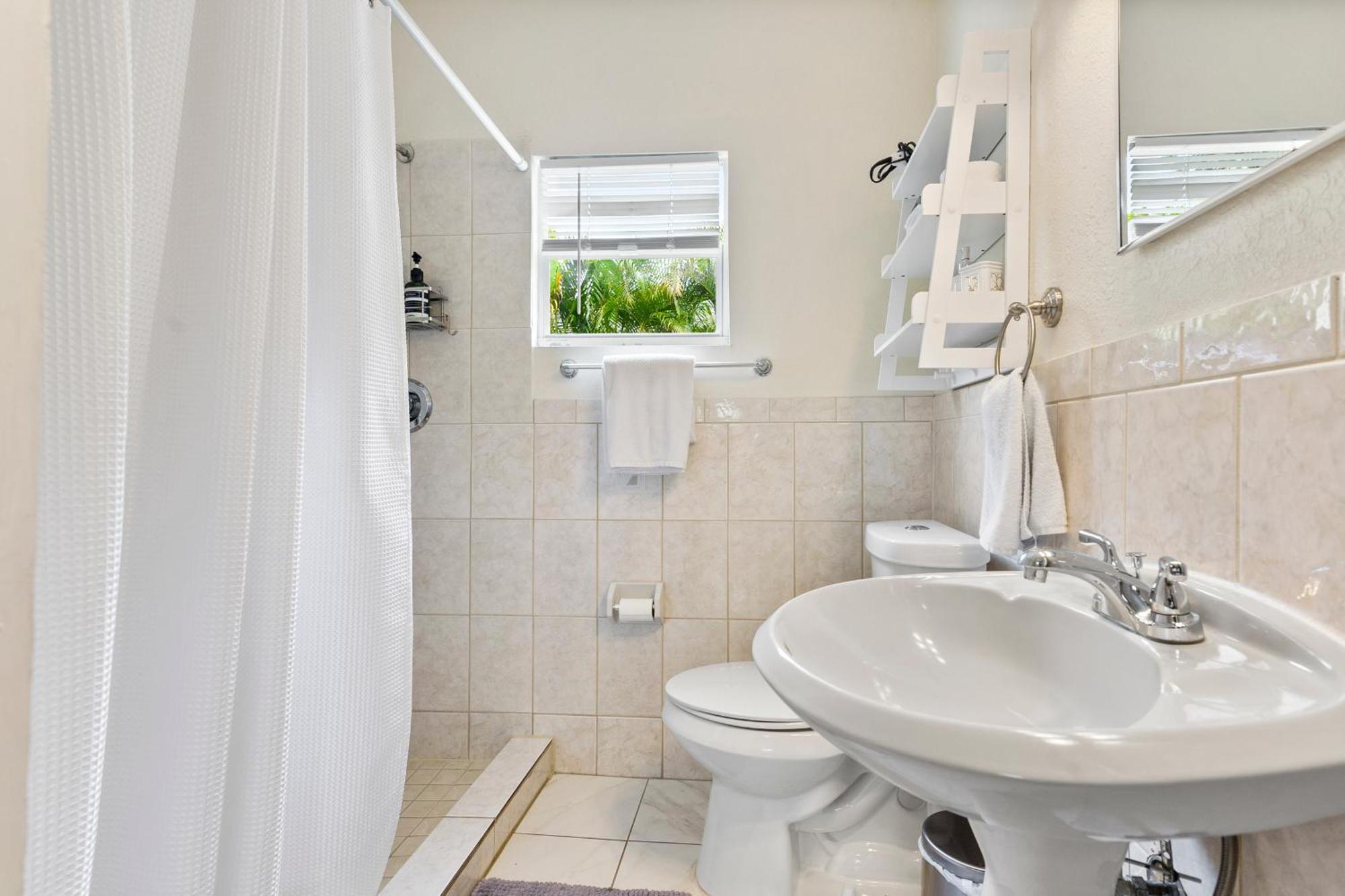 Chic Downtown Vacation Home And Guest Home West Palm Beach Bagian luar foto