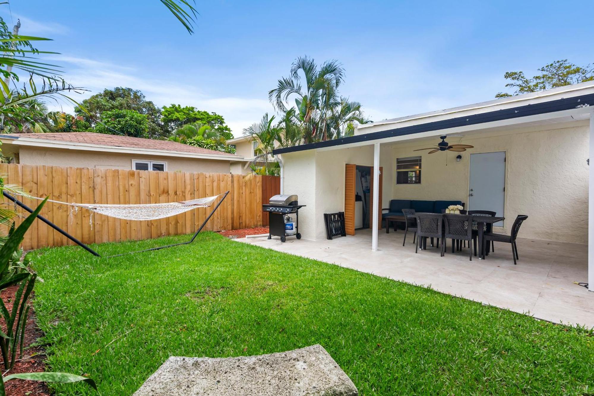 Chic Downtown Vacation Home And Guest Home West Palm Beach Bagian luar foto