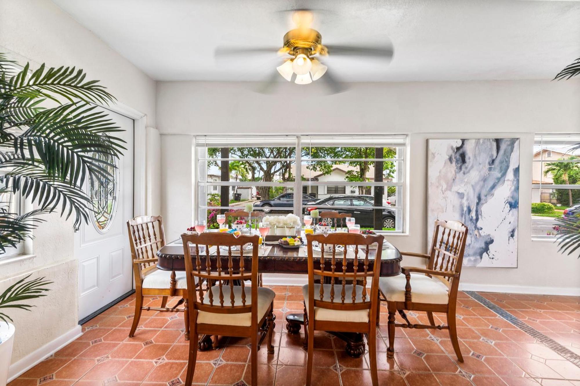 Chic Downtown Vacation Home And Guest Home West Palm Beach Bagian luar foto