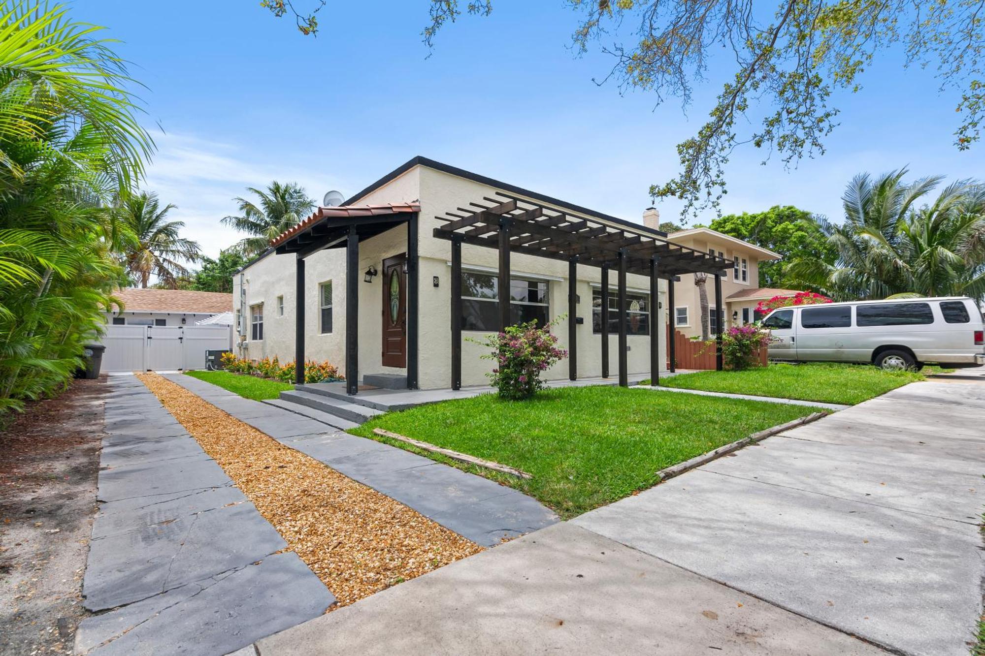 Chic Downtown Vacation Home And Guest Home West Palm Beach Bagian luar foto